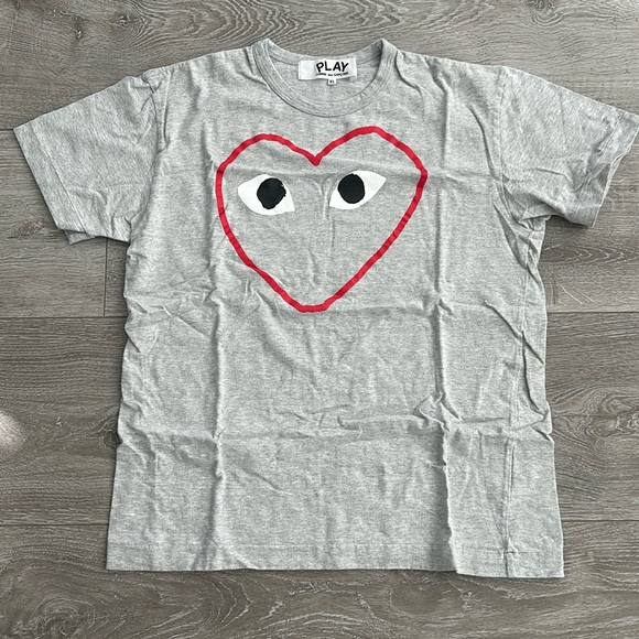 Comme des garçons Play tees - Picture 1 of 7